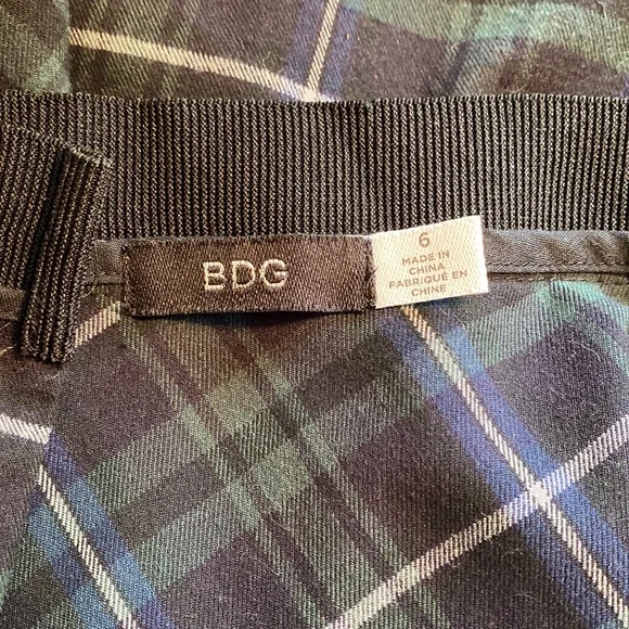 BDG Size 6 Plaid Skater Skirt - Picture 4 of 4